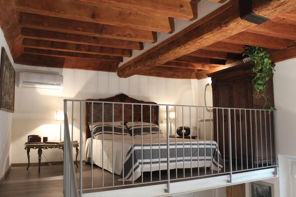 Florence Pitti Loft Room photo